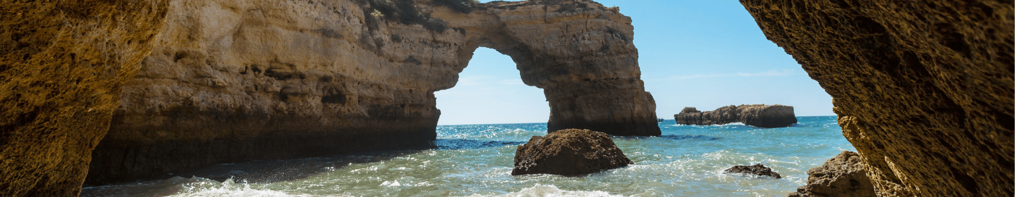 Rotsen en zee golven van Portugal